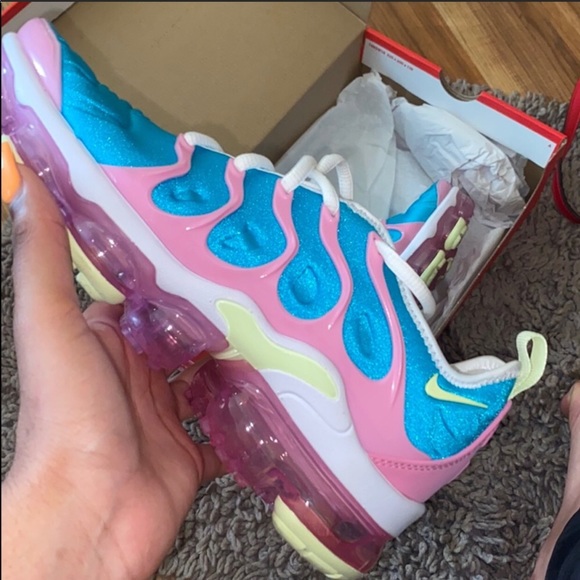 easter color nike shoes